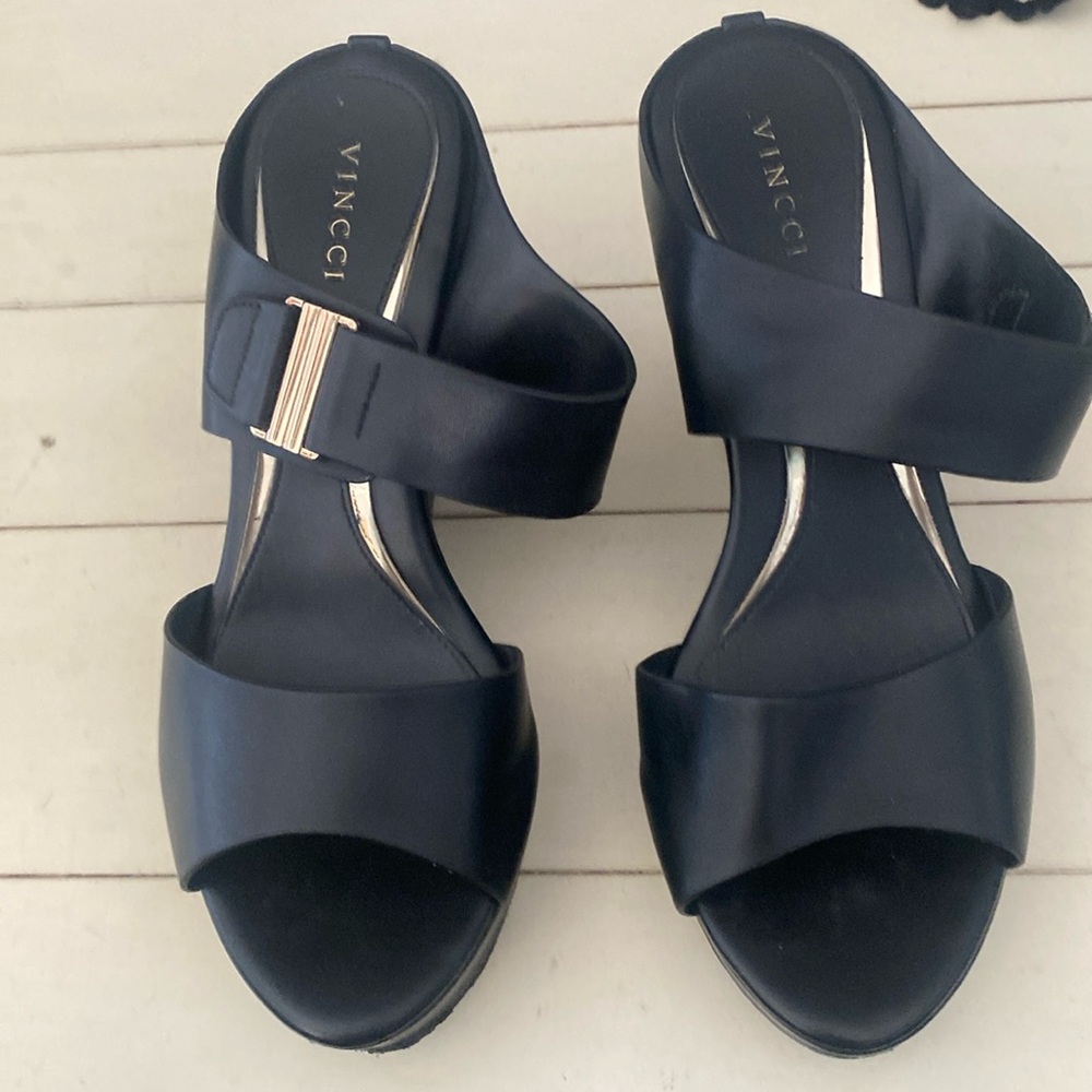 Vinci leather wedges. Size 8